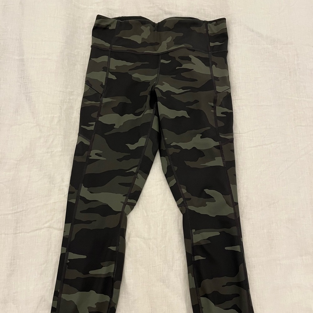 Athleta 7/8 Crop Camo Leggings